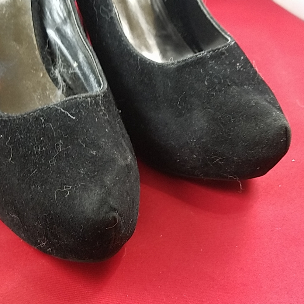 Heels - Picture 3 of 4